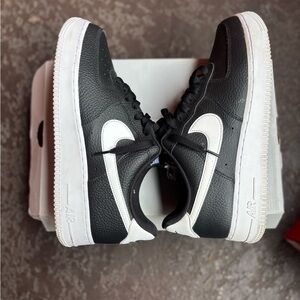 Nike Air Force 1 '07 Black and White